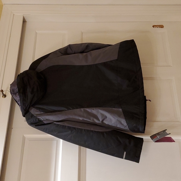 Woman's Snow Jacket - Picture 14 of 15